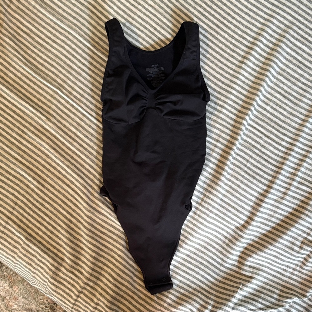 SKIMS black bodysuit!!